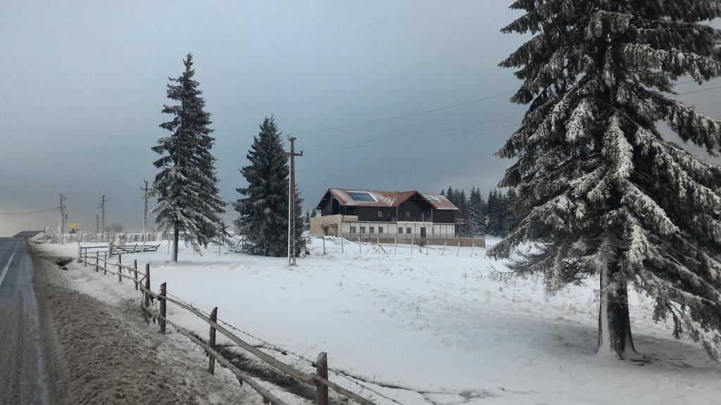 Pensiunea Agroturistica Eden Piatra Fantanele Exterior foto